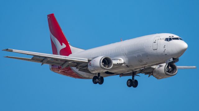 BOEING 737-300 (VH-XMB)