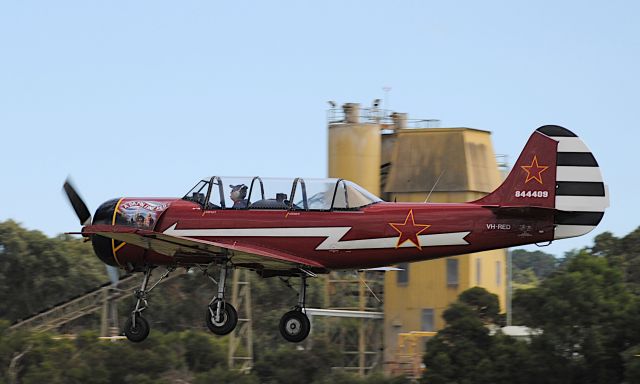 YAKOVLEV Yak-52 (VH-RED)