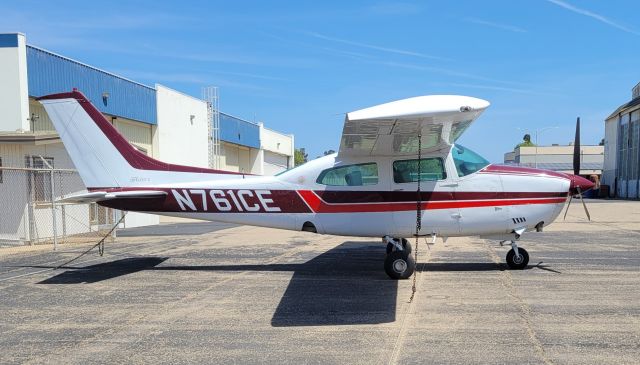 Cessna T210 Turbo Centurion (N761CE)