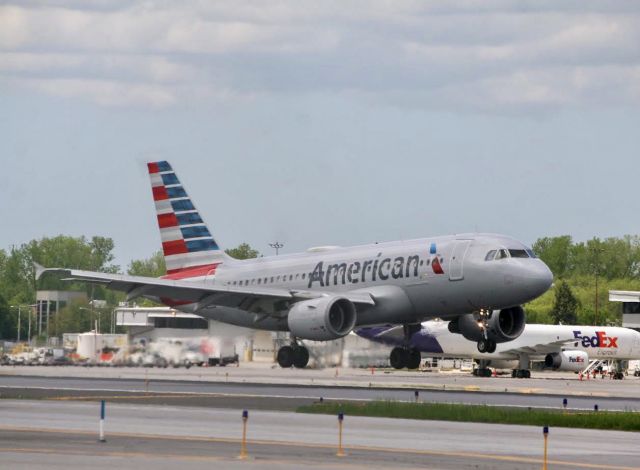 Airbus A319 (N751UW) - In from CLT