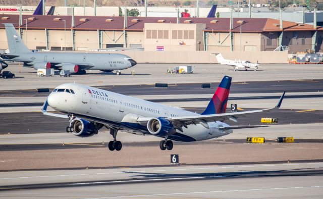 Airbus A321 (N321DH) - Spotted at KPHX on May 18, 2020