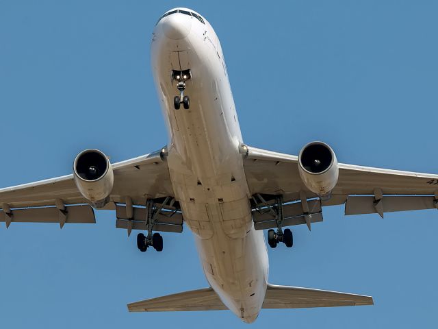 BOEING 767-300 (4X-EAL)