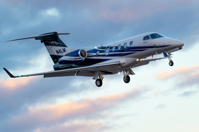 Embraer Phenom 300 (N4LM)