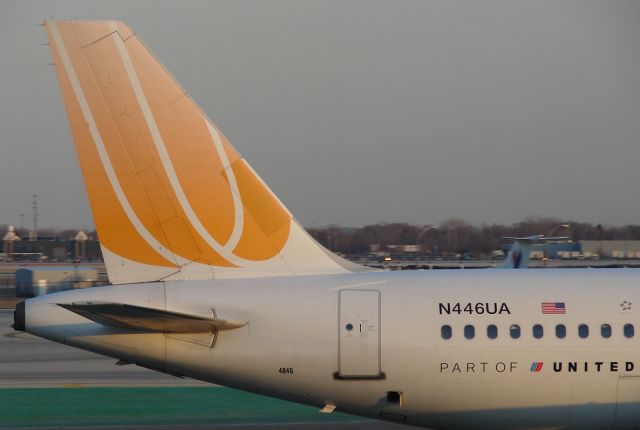 Airbus A320 (N446UA)