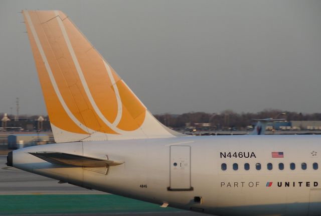 Airbus A320 (N446UA)