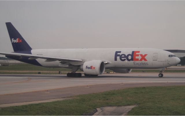 BOEING 777-200LR (N856FD)