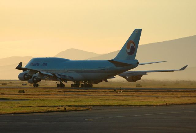 Boeing 747-400 (HL7402)