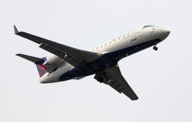 Canadair Regional Jet CRJ-200 (N477CA) - Landing RW16.