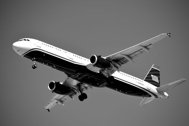 Airbus A321 (N556UW)
