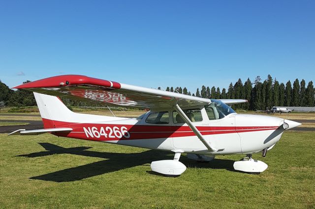 Cessna Skyhawk (N64266)