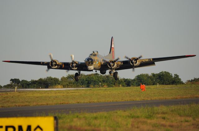 Boeing B-17 Flying Fortress (N93012)