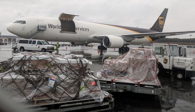 BOEING 767-300 (N307UP) - Loading up at the UPS Cargo Terminal, Anchorage International Airport.