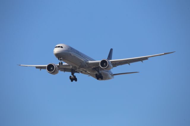 BOEING 787-10 Dreamliner —