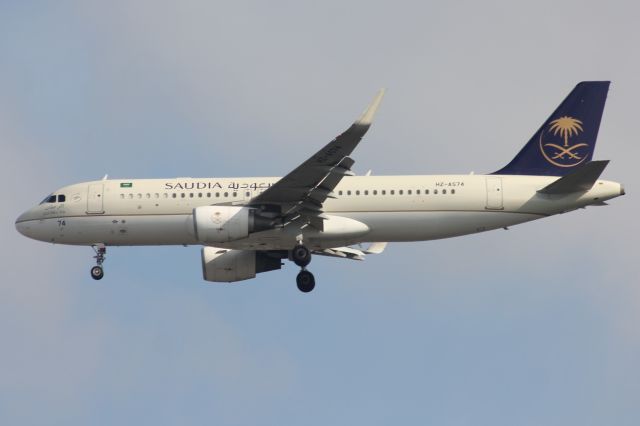 Airbus A320 (HZ-AS74)