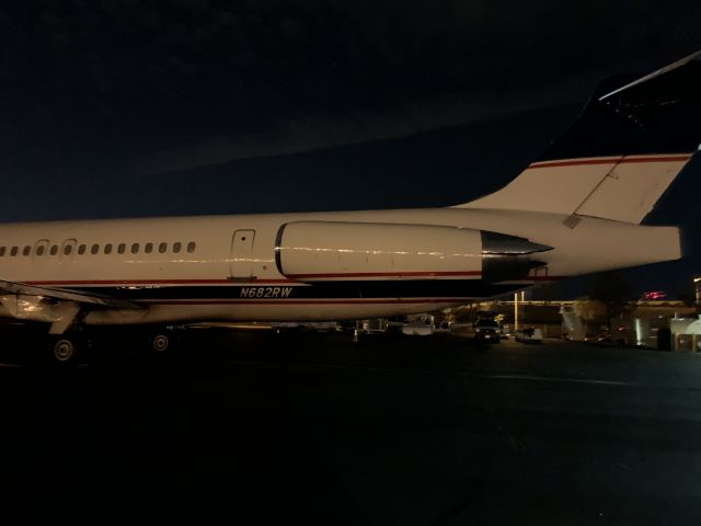 McDonnell Douglas MD-81 (N682RW)