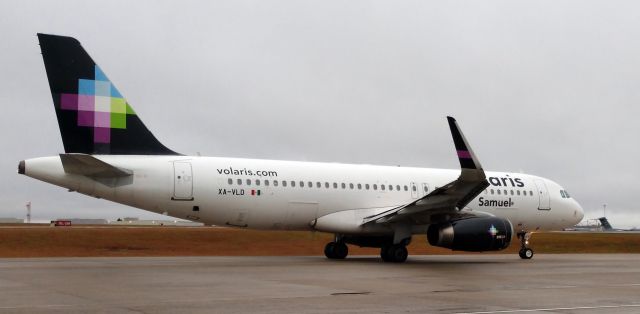 Airbus A320 (XA-VLD) - New airline into CLT with service to GDL.br /br /1/4/19