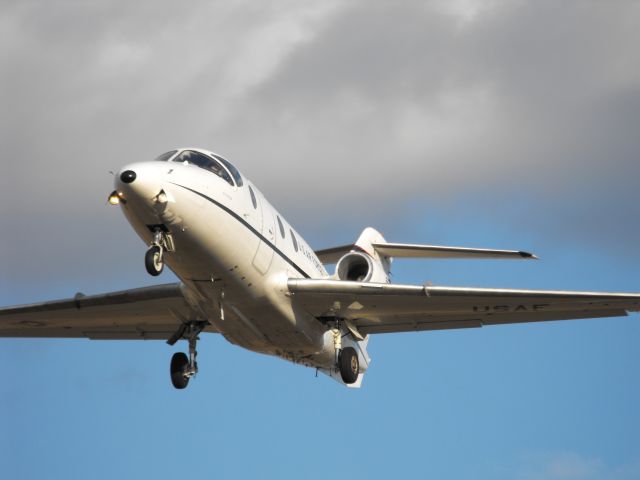 Beechcraft Beechjet (94-0141) - USAF T-1 landing RWY 27