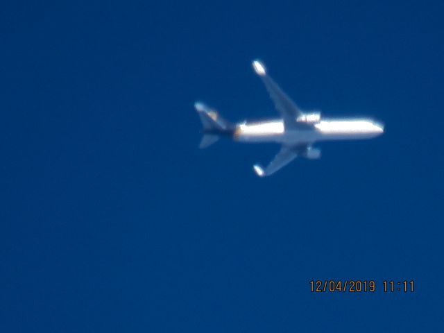 BOEING 767-300 (N348UP)