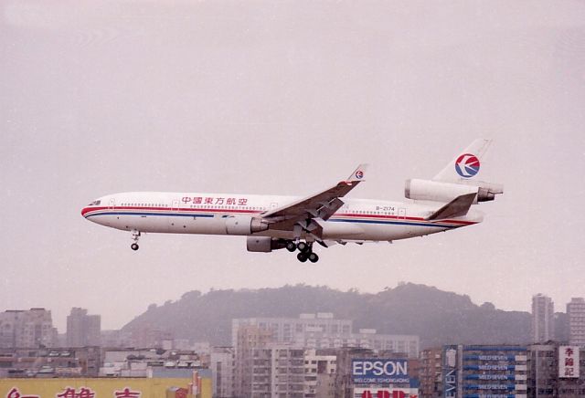 Boeing MD-11 (B-2174) - C/n 48498 Date 09/12/94