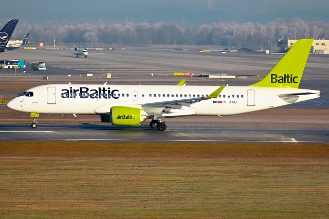Airbus A220-300 (YL-AAQ)