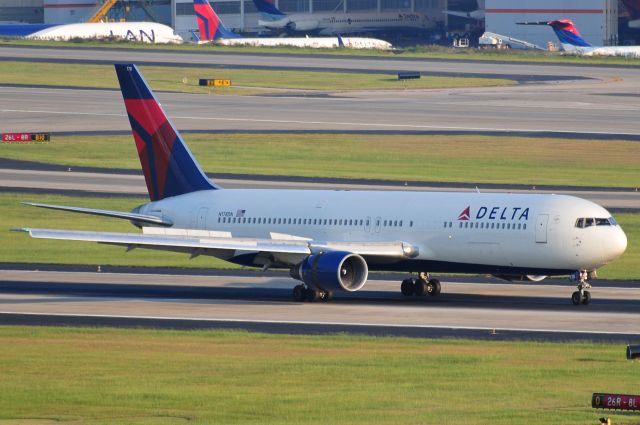 BOEING 767-300 (N178DN) - Seen at KATL on 9/10/2010.