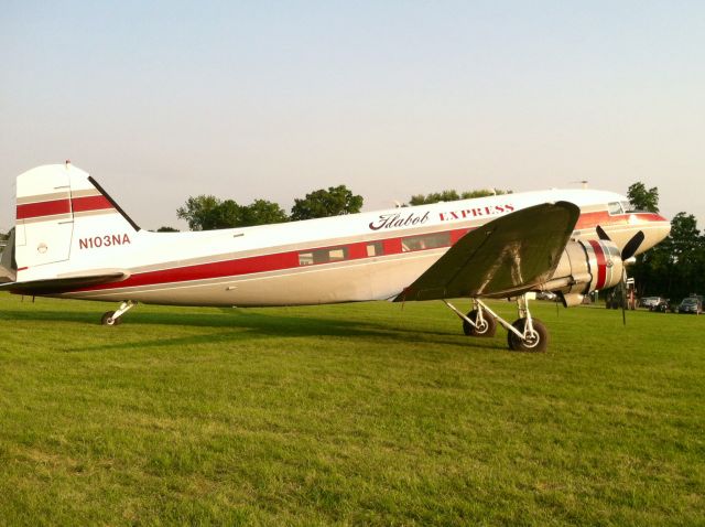 Douglas DC-3 (N103NA)