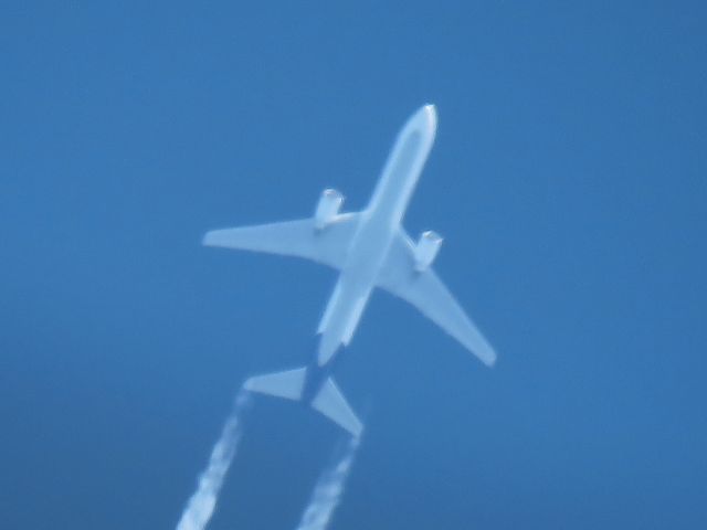 BOEING 767-300 (N181FE)