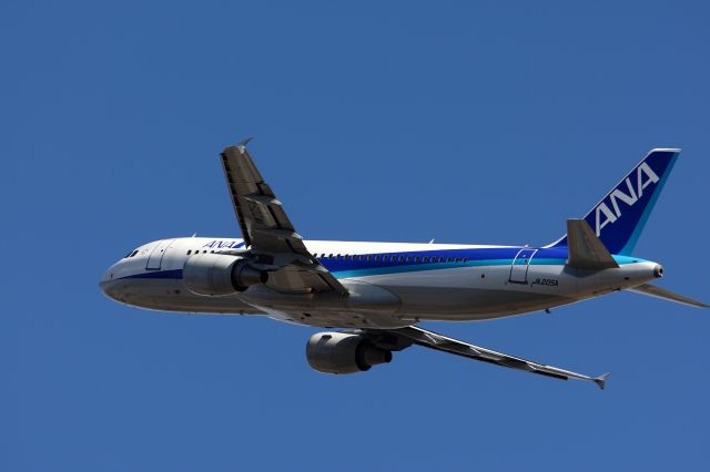 Airbus A320 (JA205A)