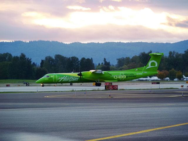 de Havilland Dash 8-400 (N438QX)