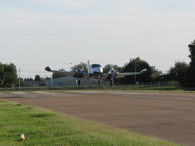 Cessna 310 (N310HS)