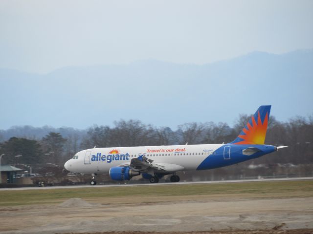 Airbus A320 (N222NV) - Arriving From FLL