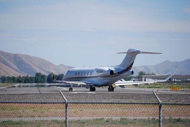 Bombardier Challenger 300 (N726QS)