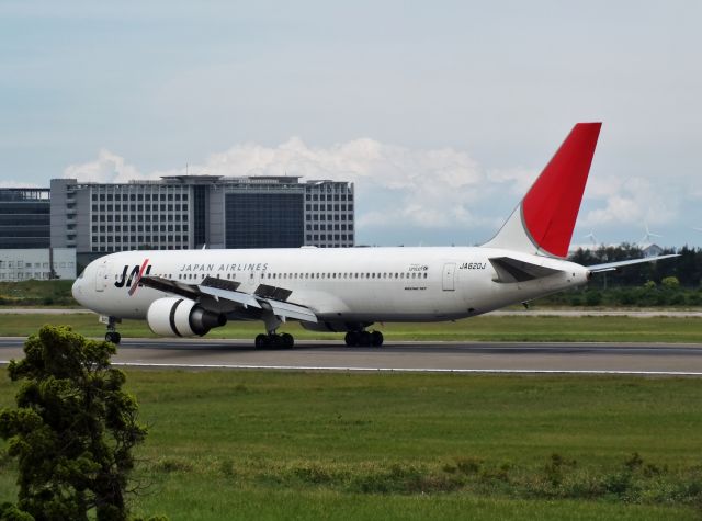 BOEING 767-300 (JA620J)