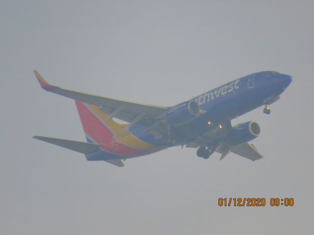 Boeing 737-700 (N7707C)