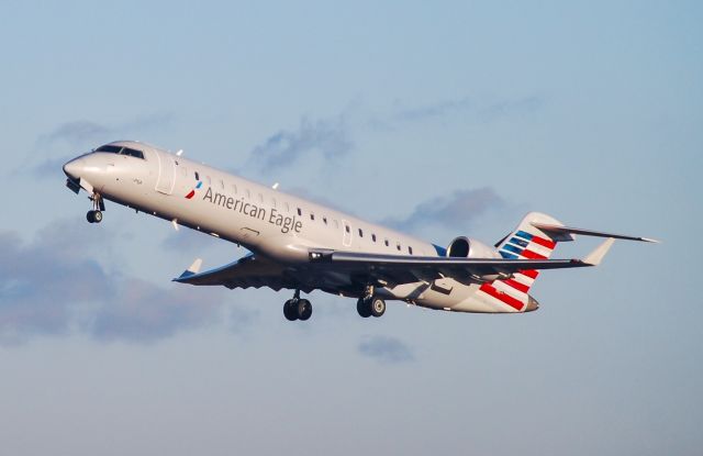 Canadair Regional Jet CRJ-700 (N526EA)