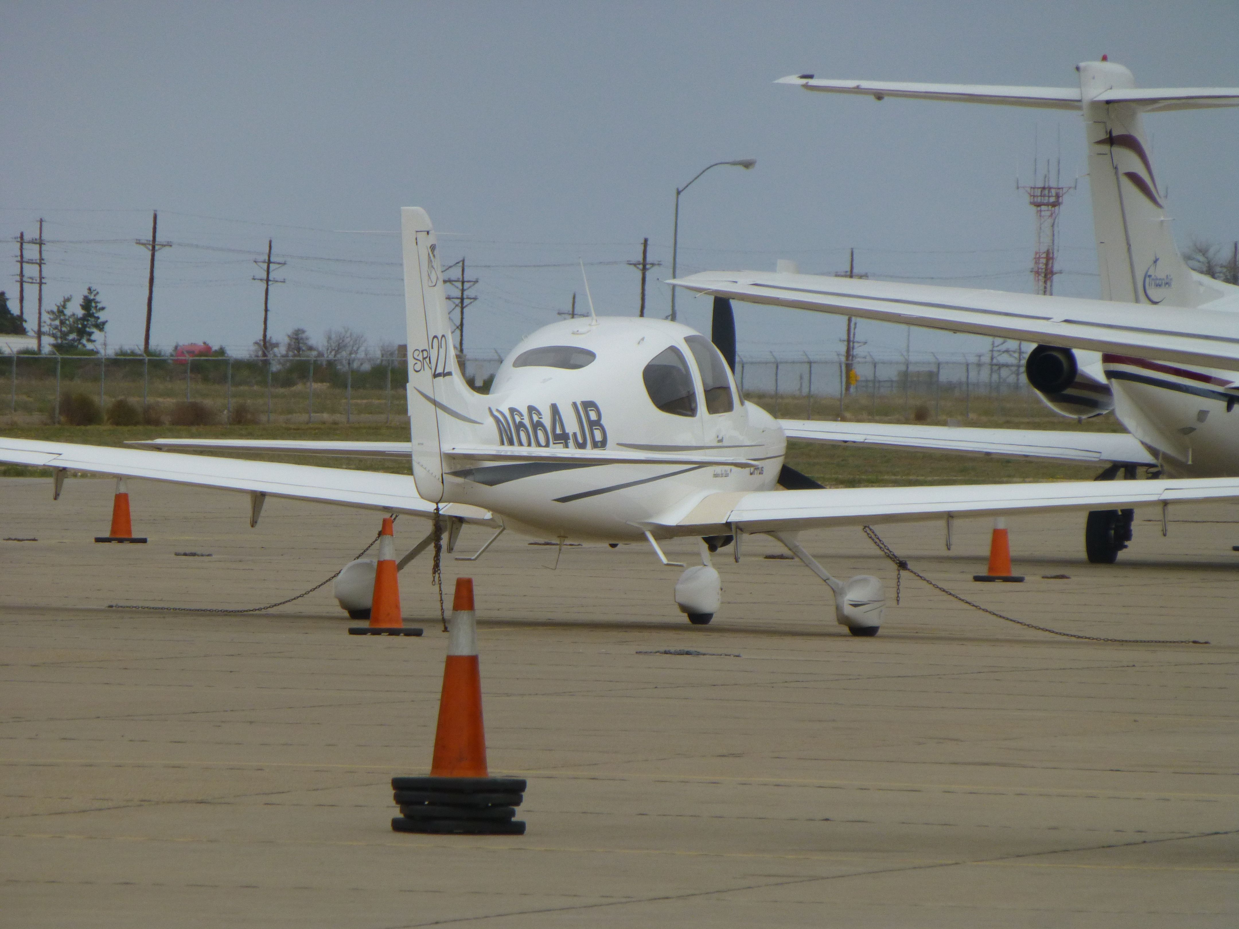 Cirrus SR-22 (N664JB)