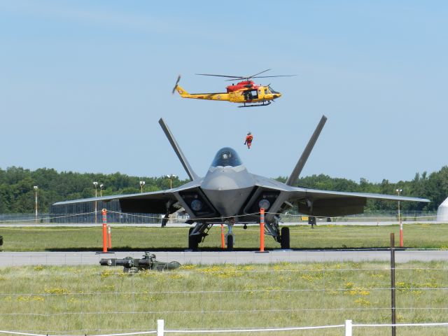 Lockheed F-22 Raptor (99-4010) - AIR SHOW TRENTON 2016