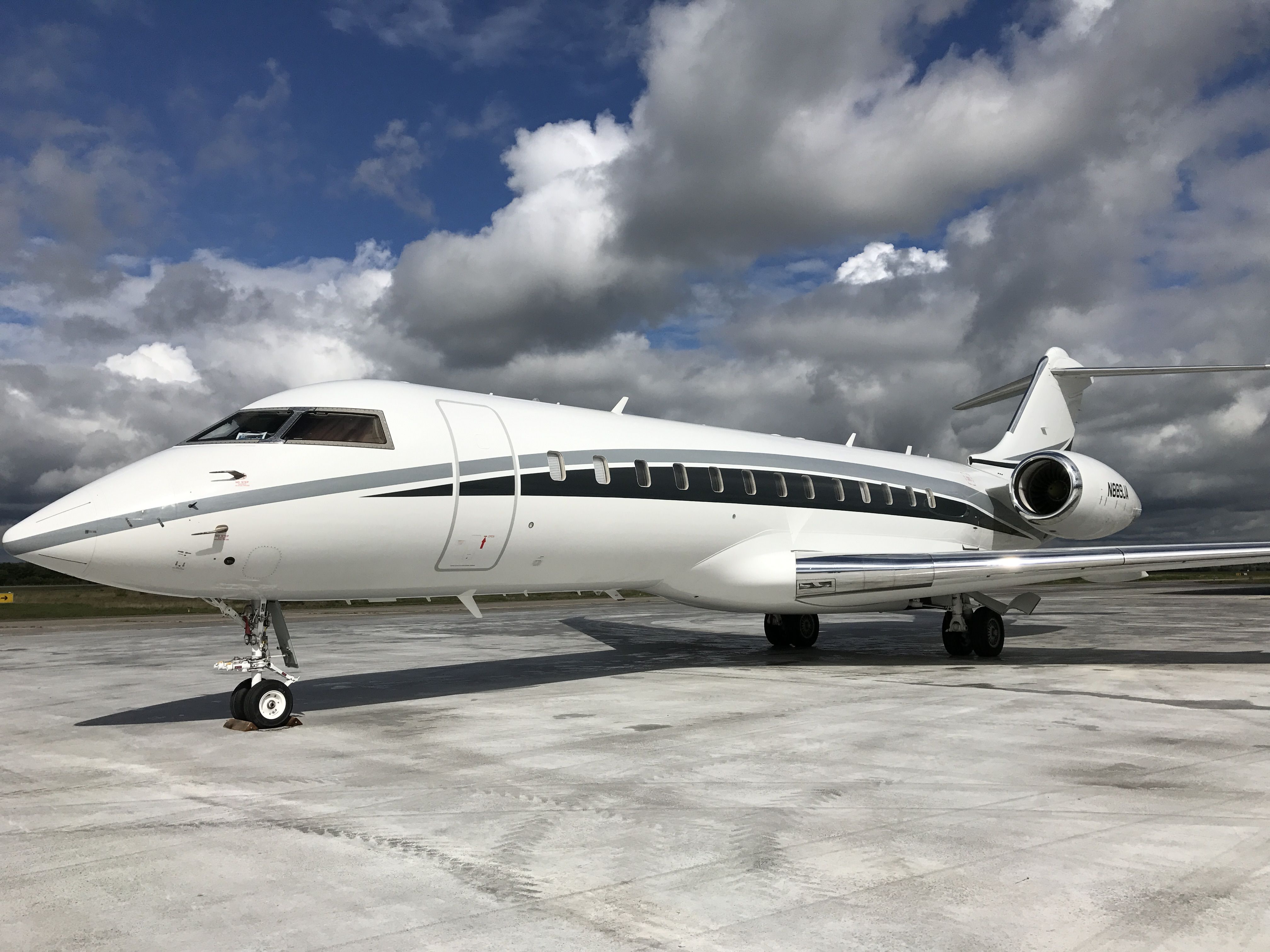 Bombardier Global Express (N889JA)