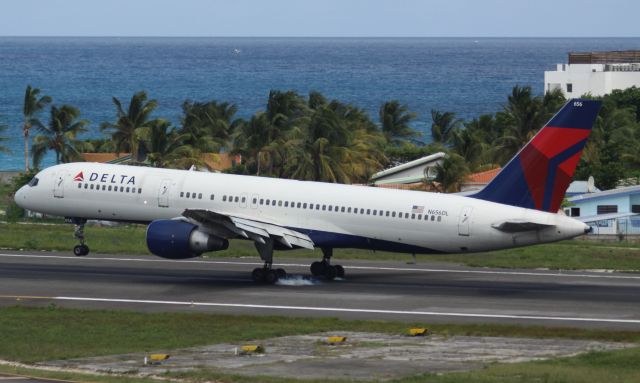 Boeing 737-800 (N656DL)