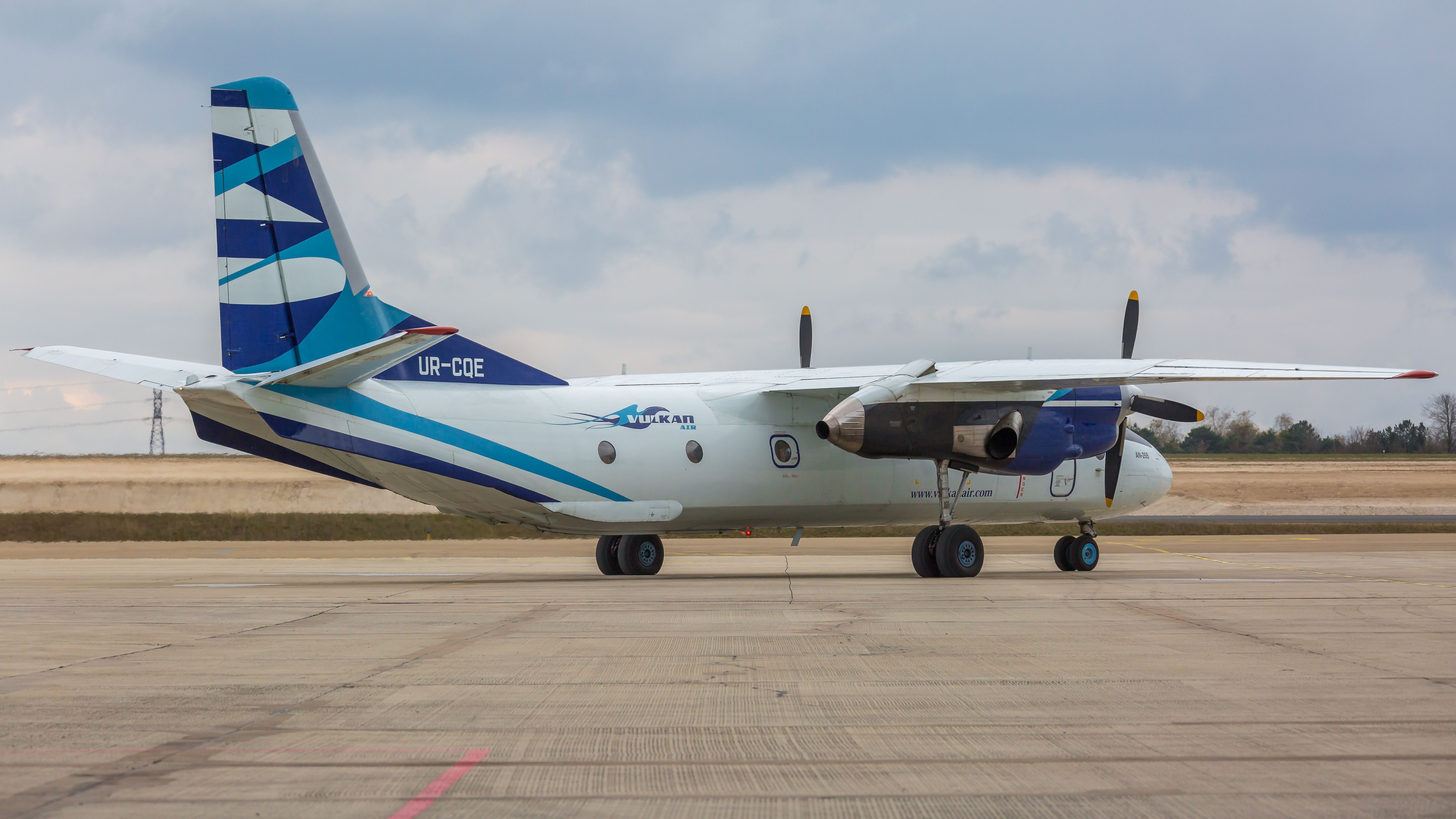 Antonov An-26 (UR-CQE)