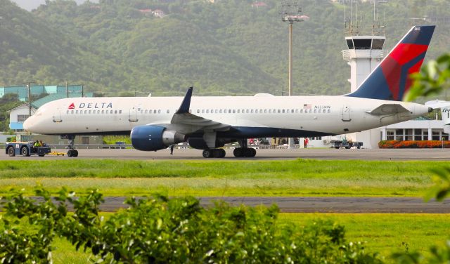 Boeing 757-200 (N555NW)