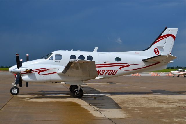 Beechcraft King Air 90 (N370U)