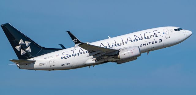 Boeing 737-700 (N13720) - 13R departure.br /3/11/20