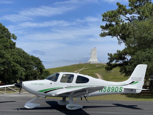 Cirrus SR-20 (N589DS)