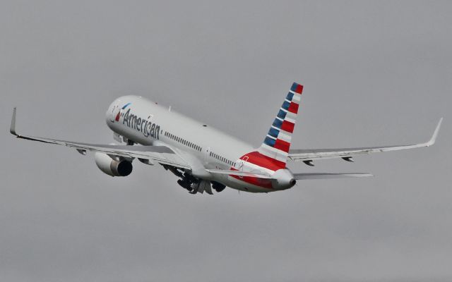 Boeing 757-200 (N200UU) - american b757-2 n200uu dep shannon for philadelphia 21/5/15.