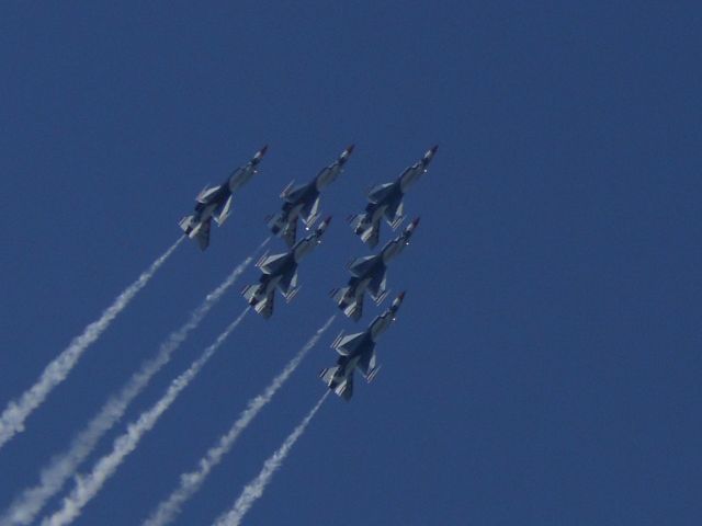 Lockheed F-16 Fighting Falcon —
