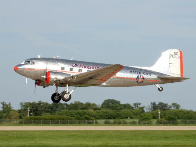 Douglas DC-3 (N17334)