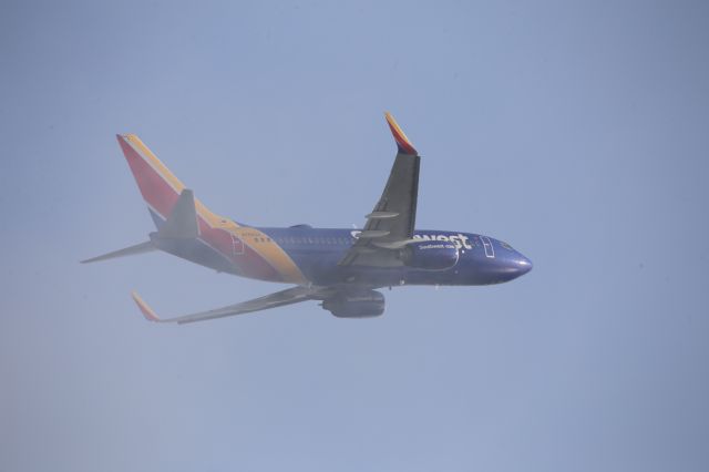 Boeing 737-700 (N7883A)