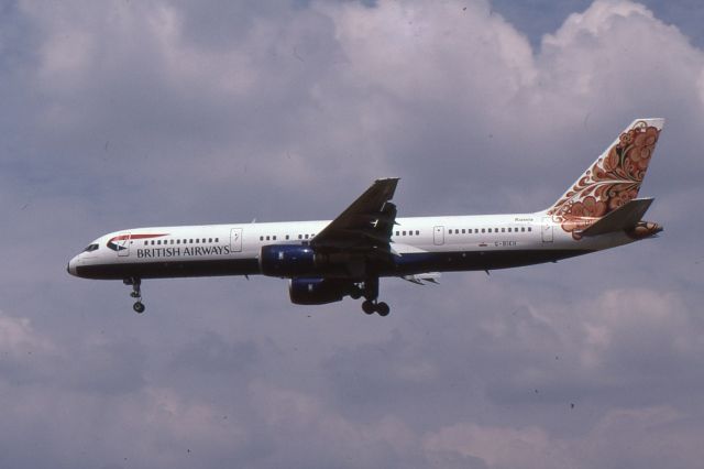 Boeing 757-200 (G-BIKH)