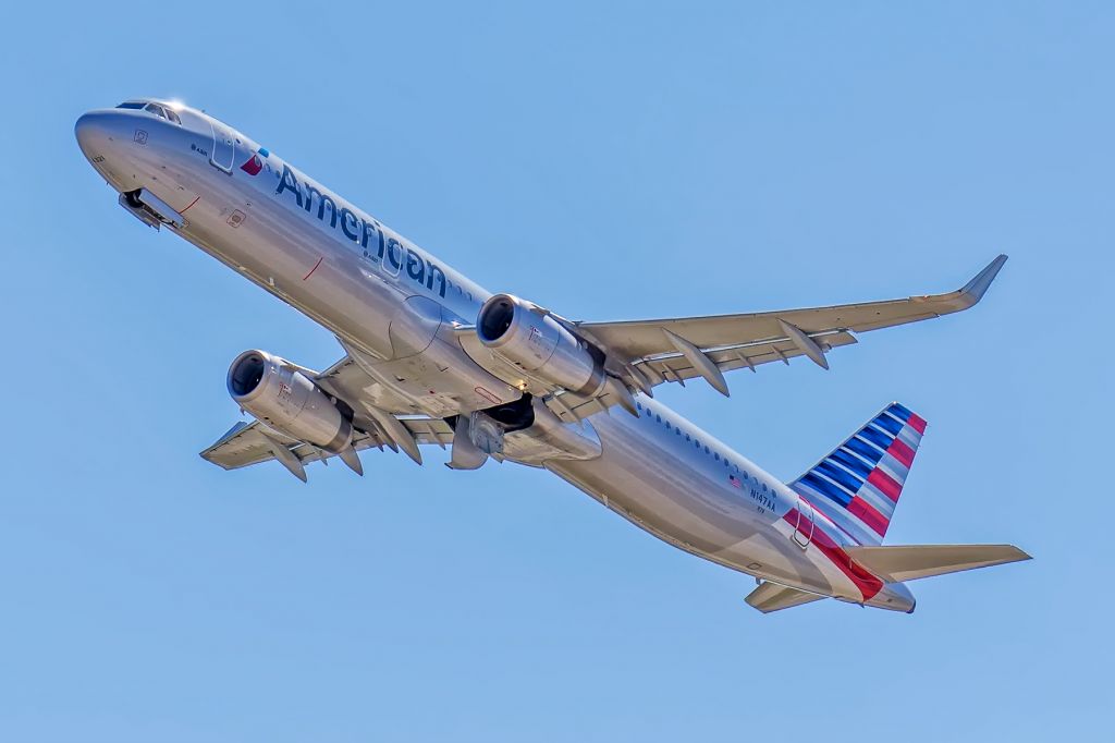 Airbus A321 (N147AA)